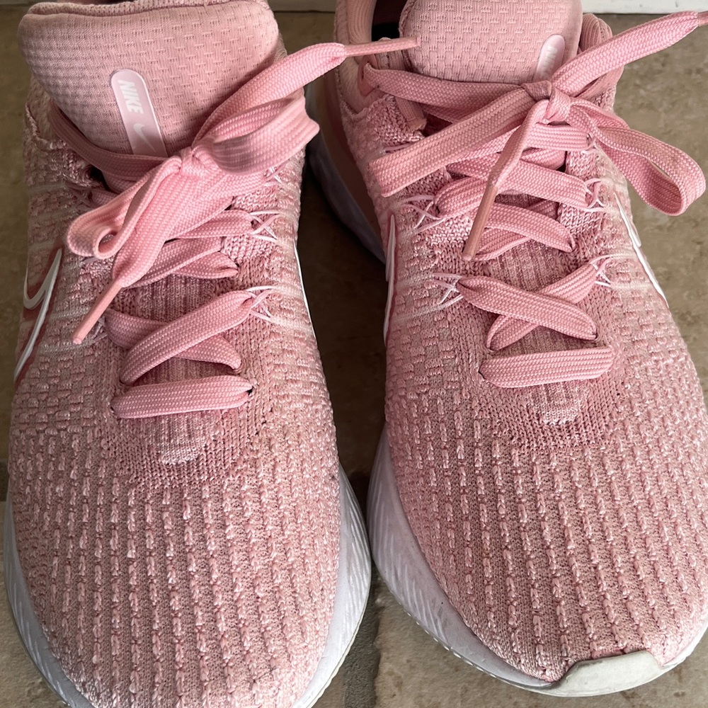 Nike Women's React Infinity Flyknit Sneakers - Picture 7 of 7